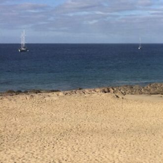 Die alte weisse Frau und das Meer