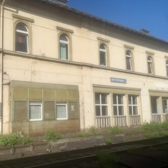 Die alte weisse Frau am Rhein